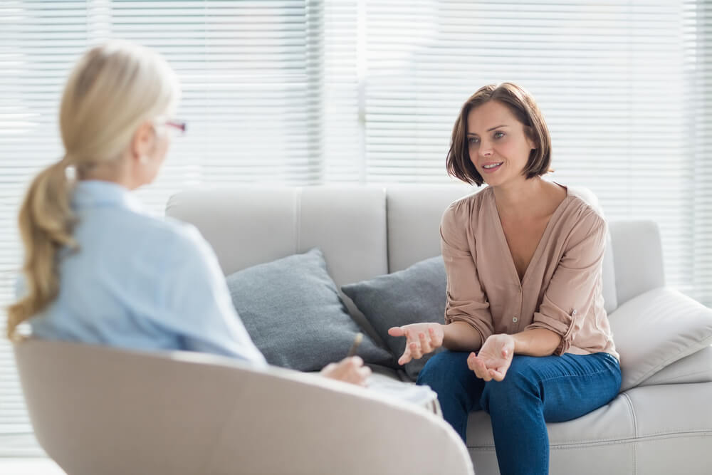 woman-talking-to-therapist